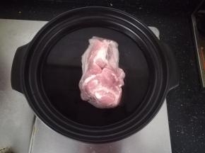猪肉冷水下锅，大火烧开