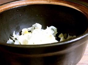 放入砂锅中