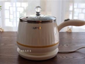 遮上小煮锅盖子，接通电源，煲30分钟即可