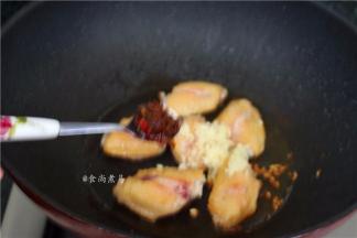 加上蒜蓉，调入XO酱