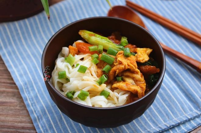 鸡蛋蔬菜面条
