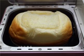 第二天起来，取出面包，撕开或切块即可食用，是不是太简单了？