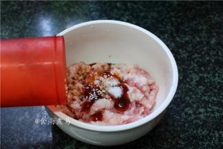 再撒些焯熟的白芝麻