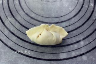 按自己最熟练的手法包起馅料