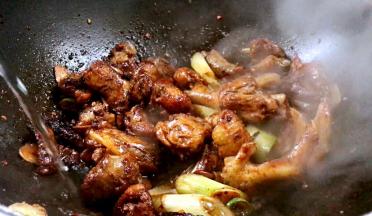 注入适量清水，大火烧开