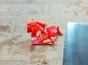 红椒洗净切小块