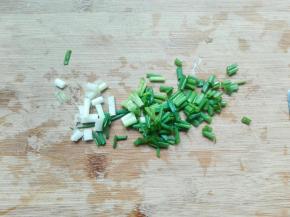 青葱洗净切葱花