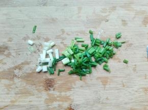 青葱洗净切葱花