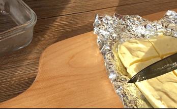 因为有锡纸，所以很容易脱模，切块