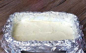 尽量将表层抹匀，入冷冻室冷冻三个小时以上