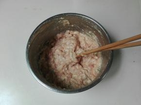 盖上锅盖中火烧开，继续烧两分钟