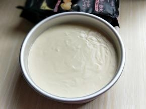 垂直震几下，震出气泡。