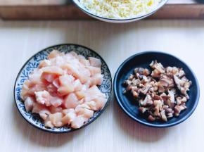 香菇洗干净后设定。