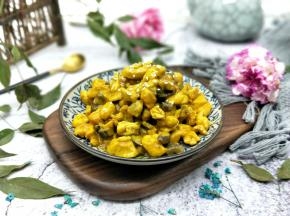 美味的披萨料做好了，放旁边备用。