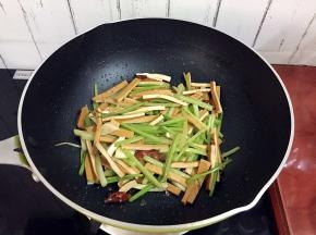 翻炒均匀即可出锅