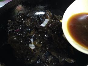 倒入碗汁烧1分钟