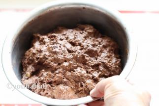 室温下发酵一个半小时，发酵好的面团