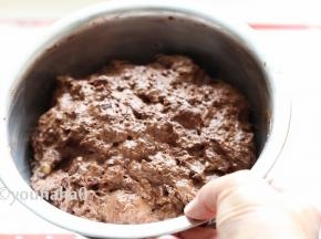 室温下发酵一个半小时，发酵好的面团