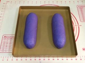 收口朝下，放在不烤盘上。