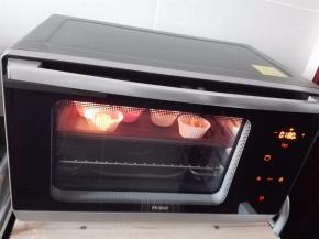 放入已预热180度的烤箱中，30分钟左右