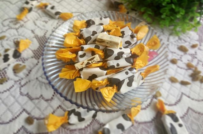 葡萄干花生牛轧糖