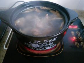 水开后转中小火炖1个半小时