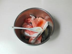 放少许白胡椒粉