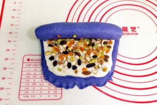 从上往下的卷起来。