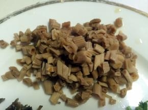 黄花菜切碎
