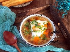浇卤，撒香菜末，淋辣椒油和芝麻油食用