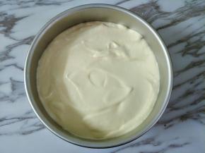 抹平表面，轻轻震一下去气泡