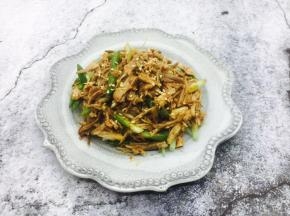 放入调好的步骤14的麻辣拆骨肉即可。
