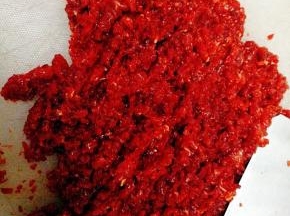牛肉先用刀剁细