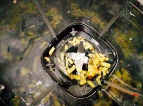 姜加点点水打出姜汁