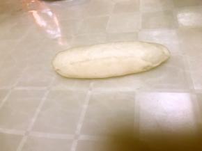 卷起，用双手慢慢搓成长条。