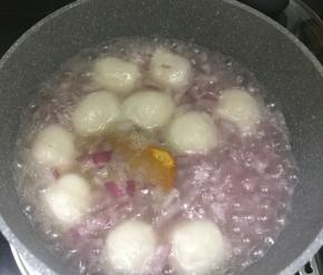 慢慢搅拌，直到咖喱融化