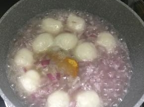 慢慢搅拌，直到咖喱融化