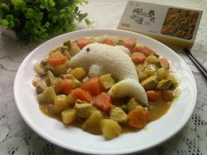 在海豚饭团周边倒上咖喱鸡就可以了！味道还不错！