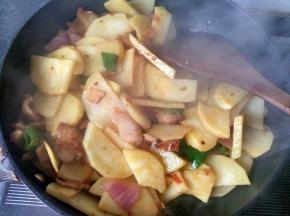 放生抽，孜然粉，翻炒。