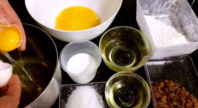 称重，备好食材，鸡蛋打散蛋白和蛋黄分开