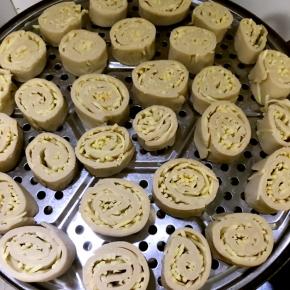 然后放入蒸锅，开水上锅大火蒸15分钟