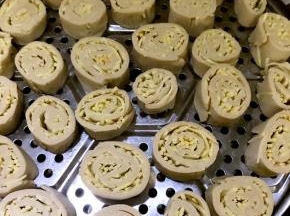 然后放入蒸锅，开水上锅大火蒸15分钟