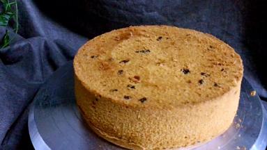 拿出震几下排出热气，倒扣至冷就可以脱模了