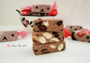 可可味腰果蔓越莓牛轧糖。