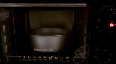 放入烤箱低层，160度烤50分钟