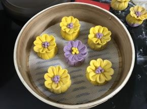 全部做好后码入蒸笼，静置10分钟。