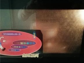 5.我用微波炉小火加热，时刻观察当淡奶油刚开始冒泡，微微沸腾，立刻取出；