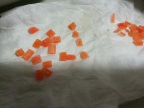 胡萝卜切若干小丁