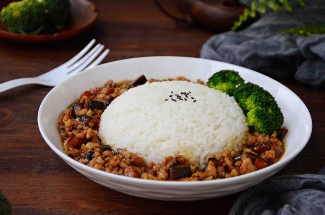 肉末红极参捞饭