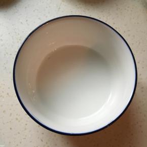 淀粉兑三十毫升清水搅拌均匀